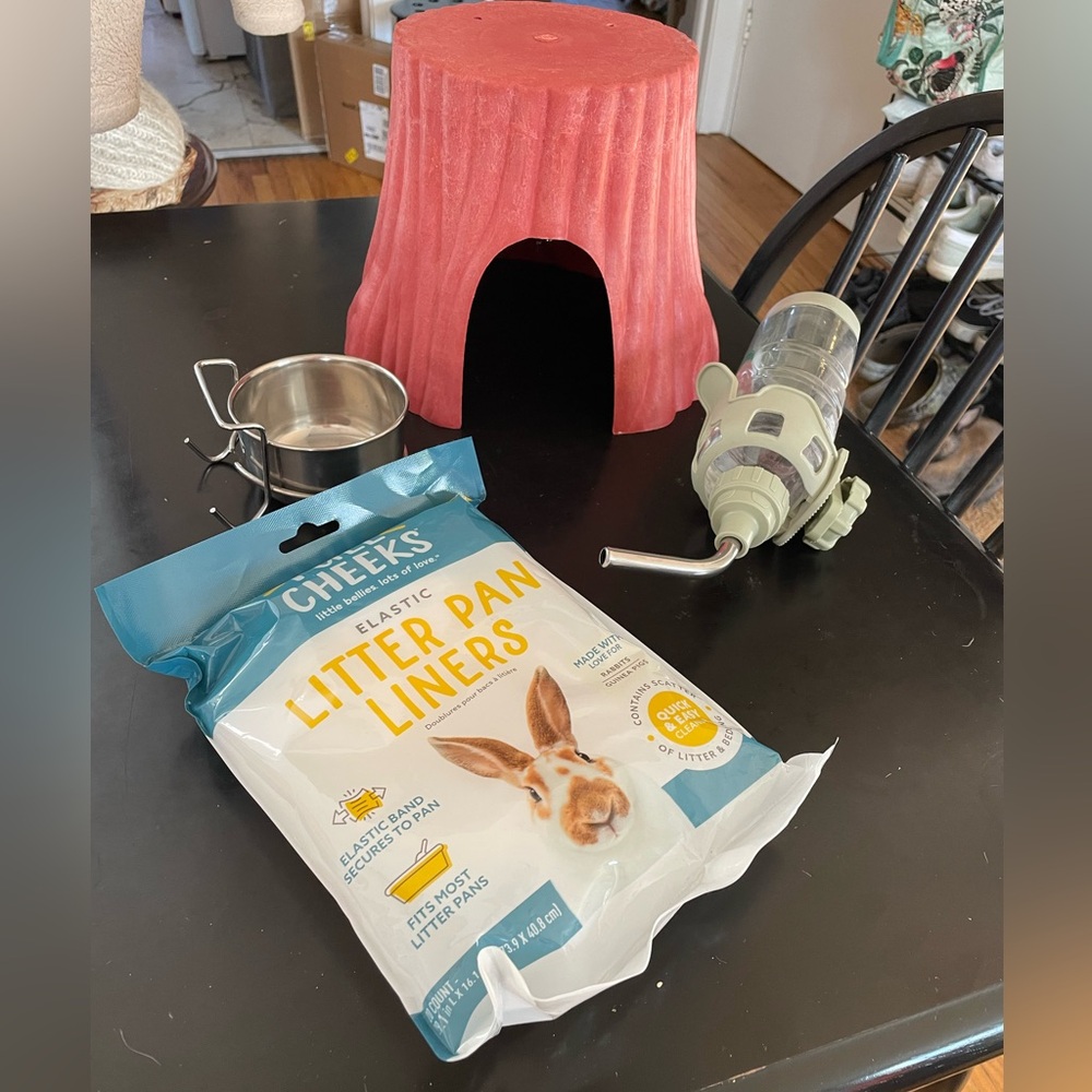 Small pet supplies - Litter Pan Liners, Hideout, water bottle and feeding bowl